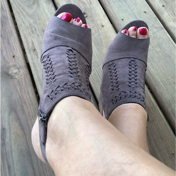 Casual sandals on mid heels 🌷🌷🌷 - Picture 7 of 9